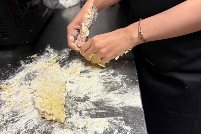 Florença: aula de culinária em casa privada com massa, tiramisu e vinho