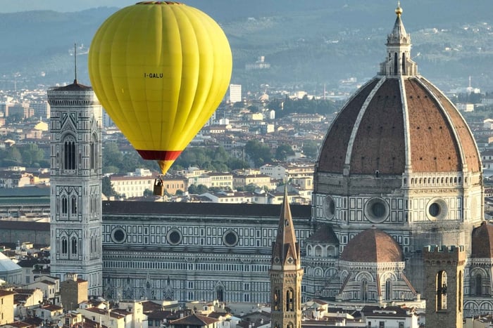 Heißluftballonfahrt bei Sonnenaufgang über Florenz