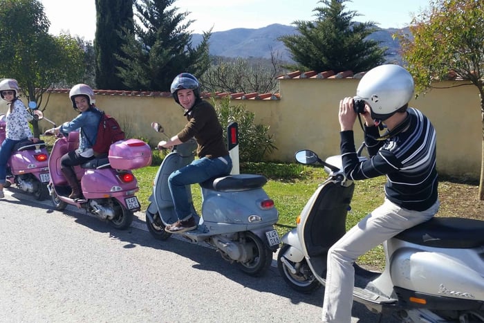 Toscana: Vespa-tur med traditionel frokost