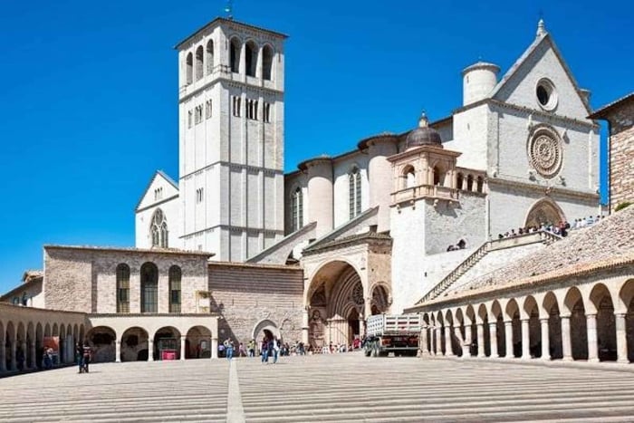 Fra Firenze: Tur til Orvieto og Assisi med kirkebesøg