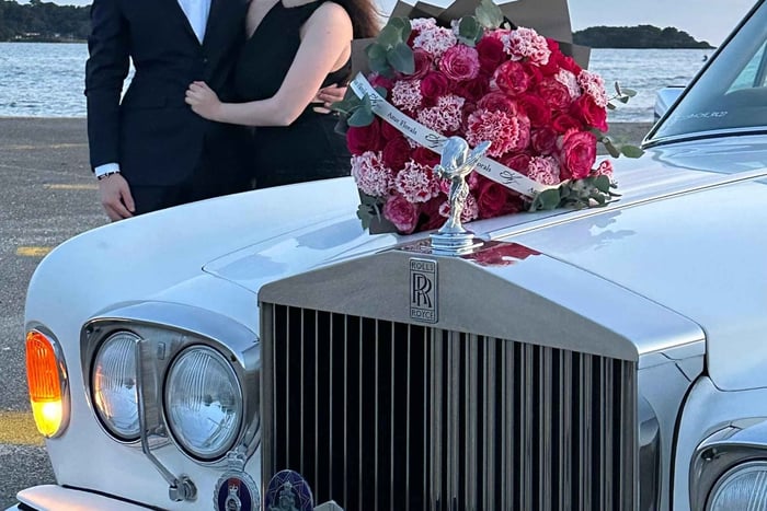 Cannes: sesión de fotos con un Rolls-Royce Corniche de 1982