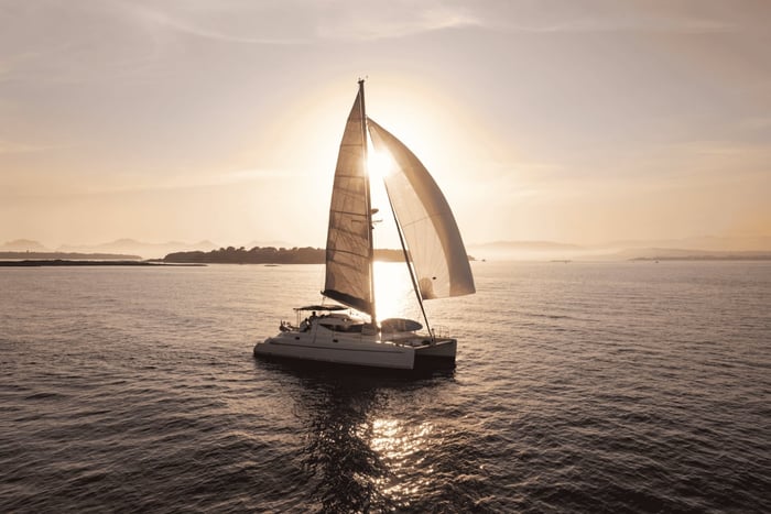 Cannes: Giornata di scoperta in catamarano alle isole di Lérins con bagno