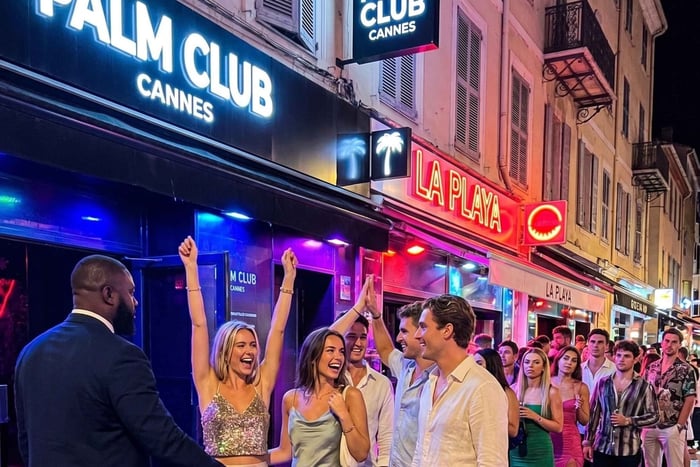 Cannes: experiencia VIP en discoteca con mesa y chupitos