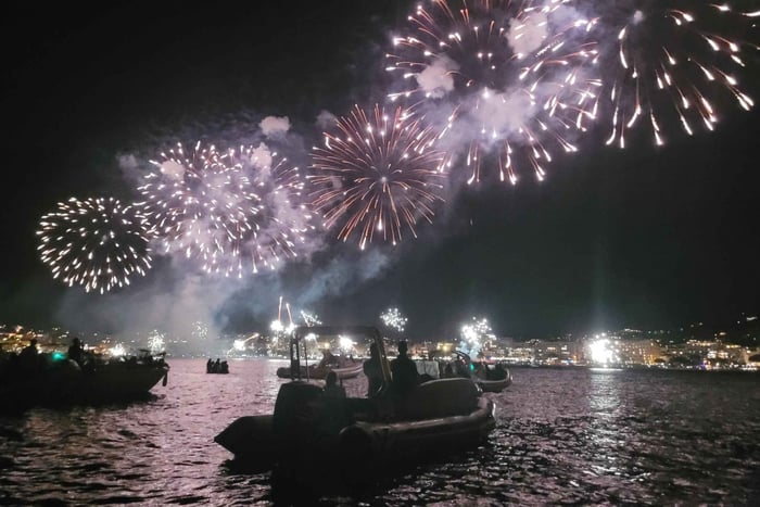 Golfe-Juan/Cannes: Fireworks Festival by Boat