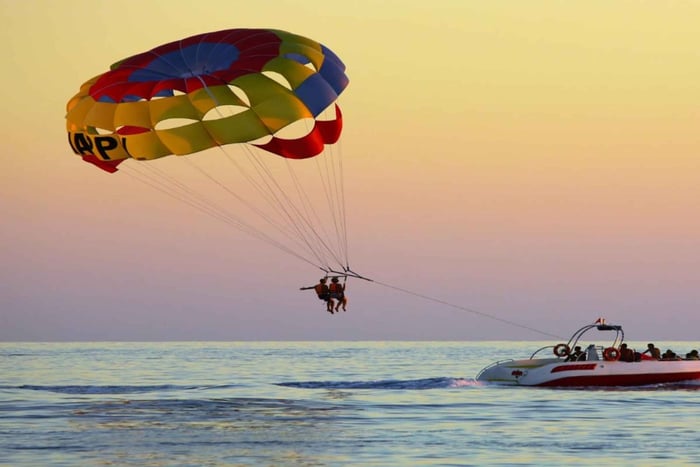Hyères: Parasailing
