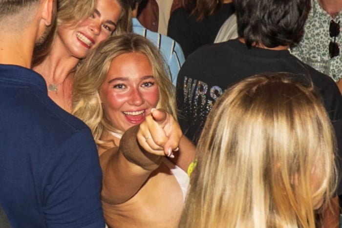 Nice: 4 bares, pub crawl + entrada VIP em discoteca e 5 shots grátis