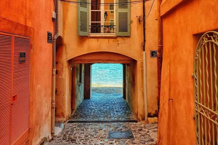 Nice: Walking Tour with Licensed Guide
