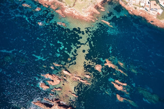 Saint-Raphaël: Bådtur og badning i Esterel-bugterne