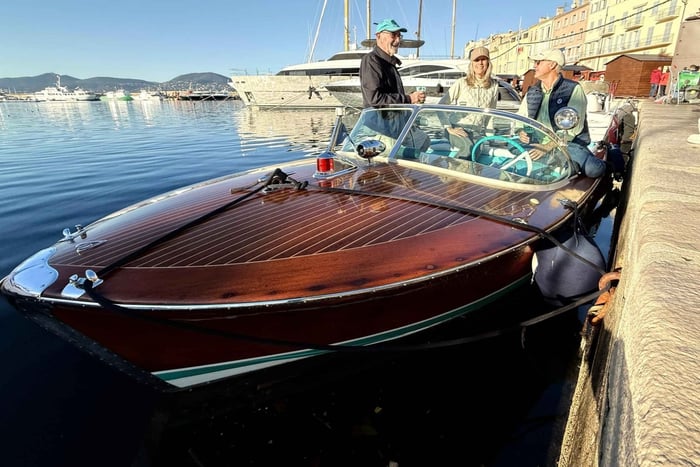 Saint-Tropez: tour privato in barca classica RIVA