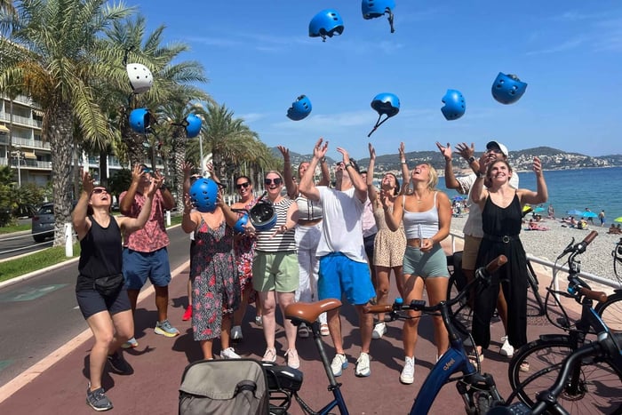 Geführte Kleingruppentour mit dem E-Bike in Nizzas Bio-Weinberg