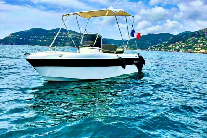 Cannes: gita in barca senza patente alle isole Lerins