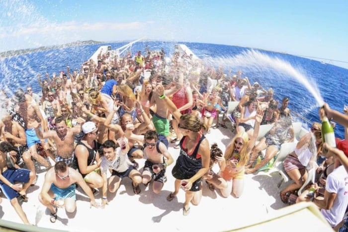 Cannes: Party Boat z DJ-em na żywo