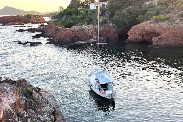 Excursión privada en velero y picnic provenzal