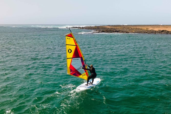 Beginner windsurf course in El Cotillo (4 hours)