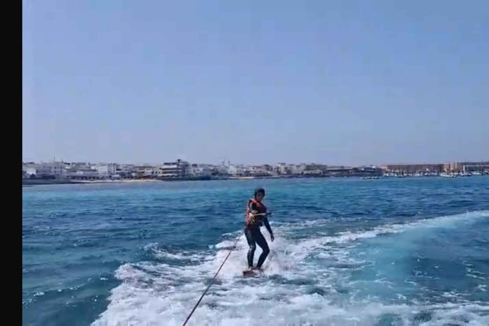 tour di snorkeling e wakeboard all'isola di Lobos