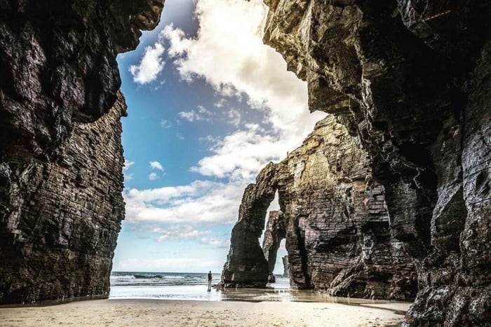 Fra Santiago: Lugo Ribadeo & Cathedral Beach heldagstur