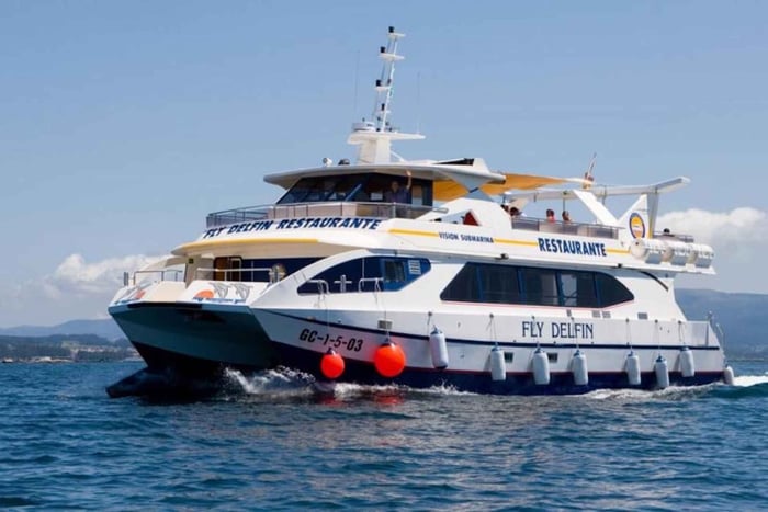O Grove: Ría de Arousa Catamaran Tour with Seafood Lunch