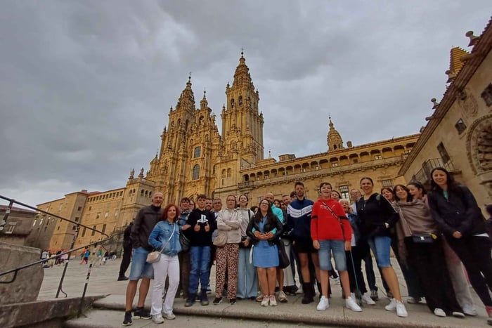 Santiago de Compostela: visita às lendas e jantar galego