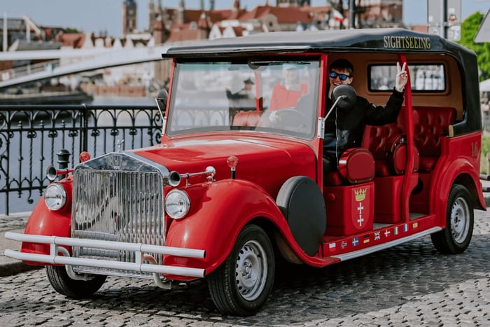60 min of sightseeing in retro cars, Gdansk