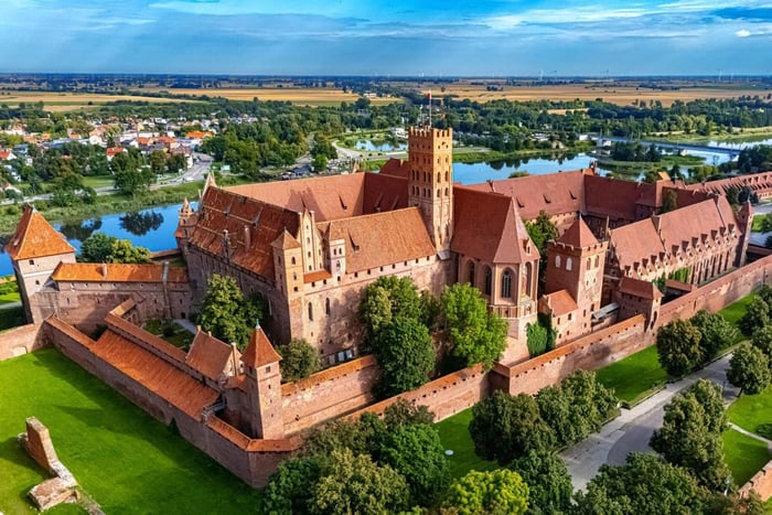 Gdansk: Malbork Castle Regular Tour