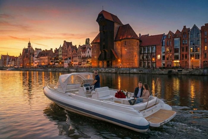 Gdańsk: Motława River Cruise with Unlimited Beer