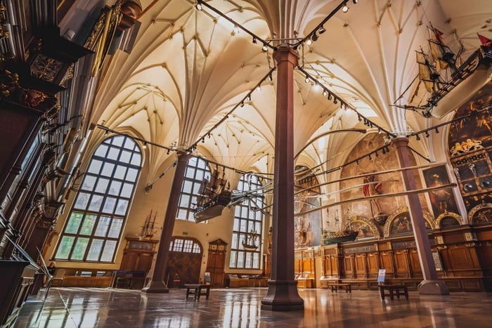 Gdańsk: Old Town Private Tour with Artus Court Visit