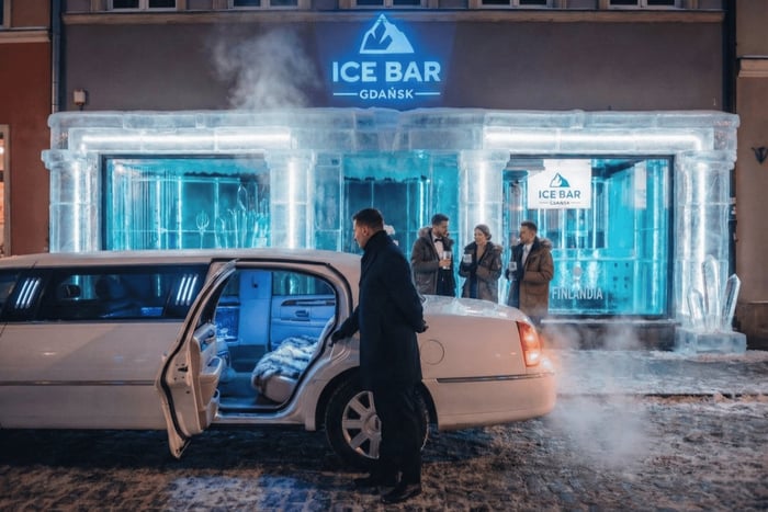 GDANSK: Private Limousine Tour to Illumination Park