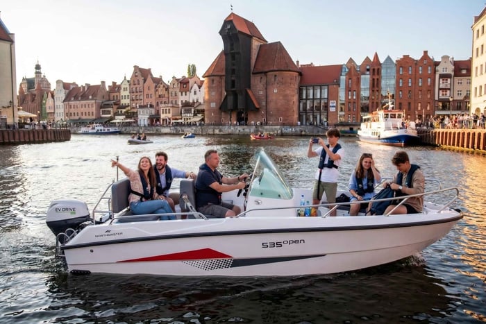 Gdańsk: Self-Drive Electric Boat Rental
