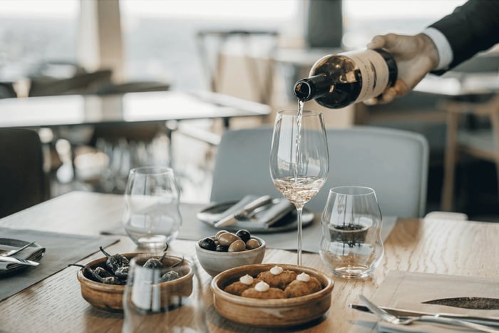 Gdańsk: Spanish wine tasting & tapas selection on 33rd floor