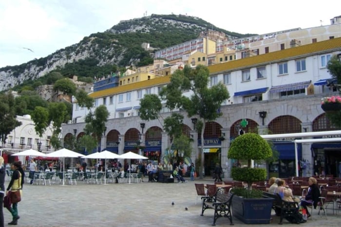 Kaupunkikävelykierros Gibraltarin läpi