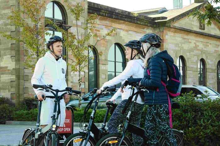 Glasgow: Glasgow: Group Tour on Ebike and Local Distillery!