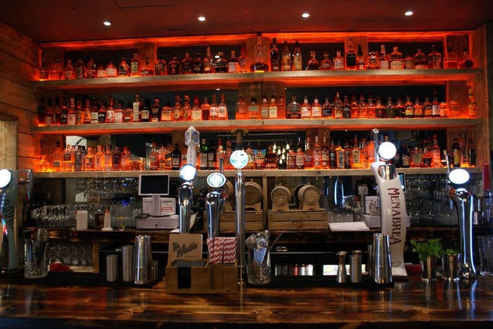Glasgow: Van Winkle Barrowlands Bourbon & delade tallrikar