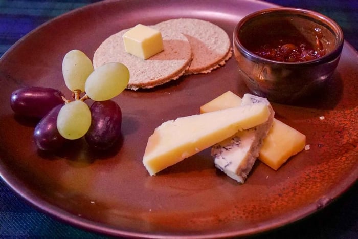 Glasgow: Whisky Flight and Scottish Cheeseboard