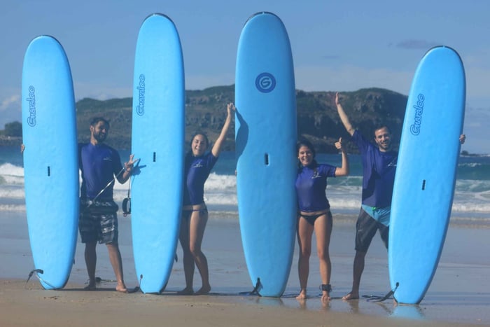 Costa Dorada: Clase privada de surf de 2 horas con paquete de fotos