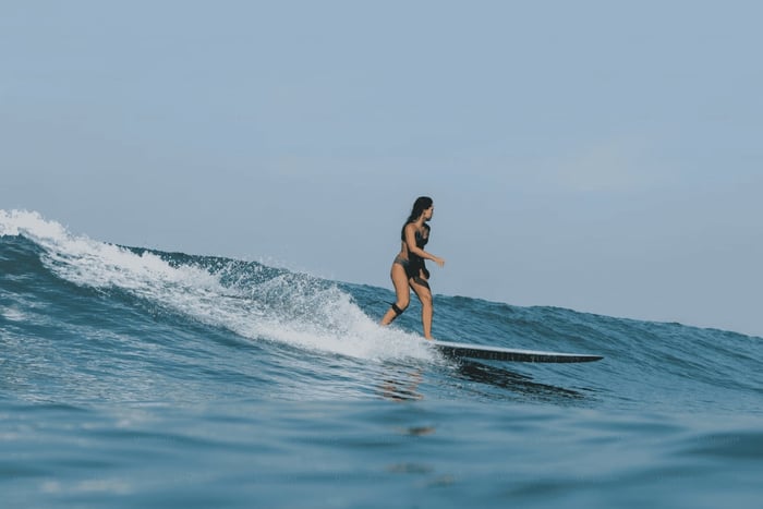 Gold Coast: Adult Group Surf Lesson (16+)