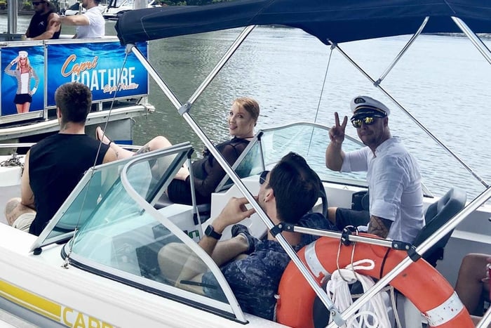 Gold Coast Boat Hire, 8 person Bow Rider Boat Rental
