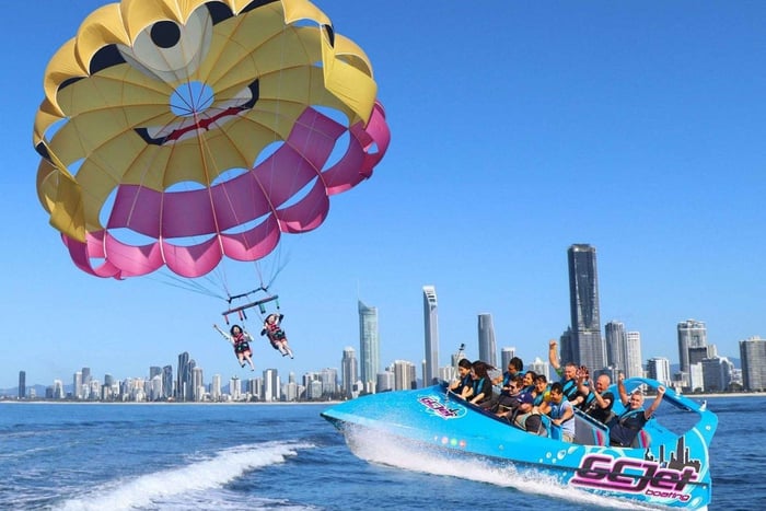 Surfers Paradise - kombination af parasailing og jetbåd