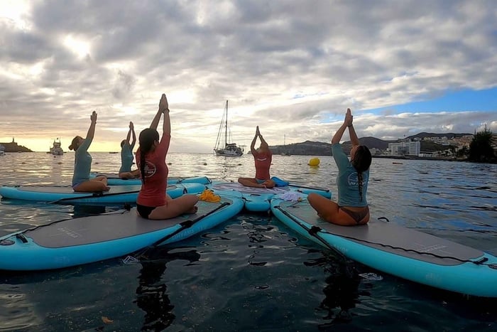 Arguineguín: Stand-up Paddleboard Yoga Class with Instructor