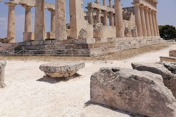 Aegina: Temple of Aphaia, Agios Nektarios & Paliachora Tour