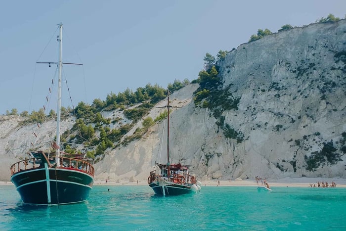 Argostoli: gita in barca di un giorno con pranzo e vino