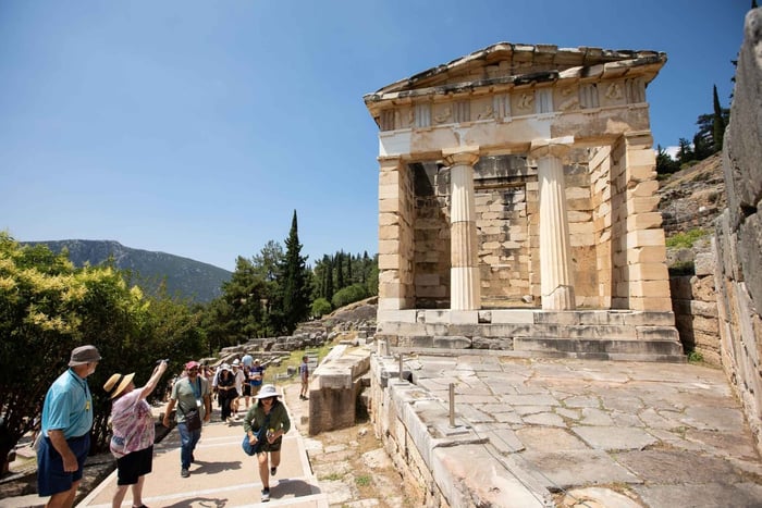 Athens: Delphi Day Tour with Museum & Arachova Village Visit