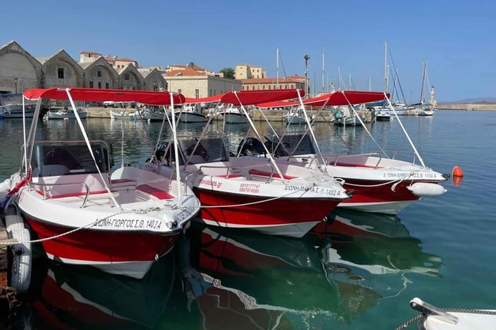 Puerto viejo de La Canea: alquila un barco y condúcelo tú