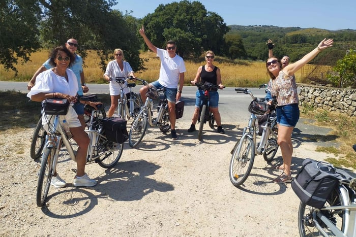 Tour guiado en bicicleta eléctrica al desfiladero de Myli con almuerzo completo incluido