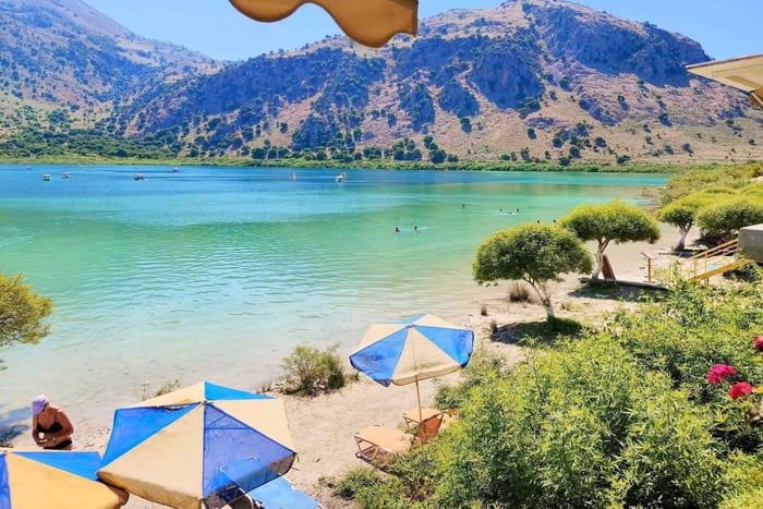 Desde La Canea: excursión de 1 día al lago Kournas y a los manantiales de Argyroupoli