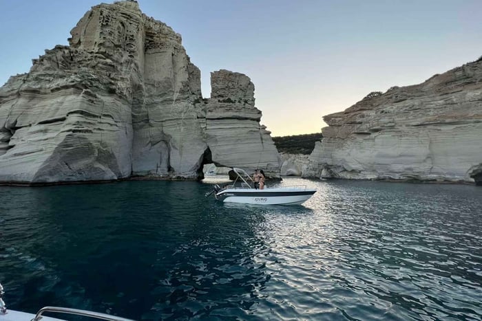 Milos : sortie en bateau autonome à Kleftiko