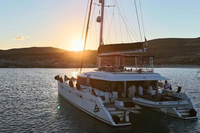 Mykonos: Solnedgangscruise med seilingsdemo og prosecco