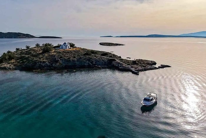Paros: Bootsfahrt am Tag in kleiner Gruppe mit Snacks und Getränken