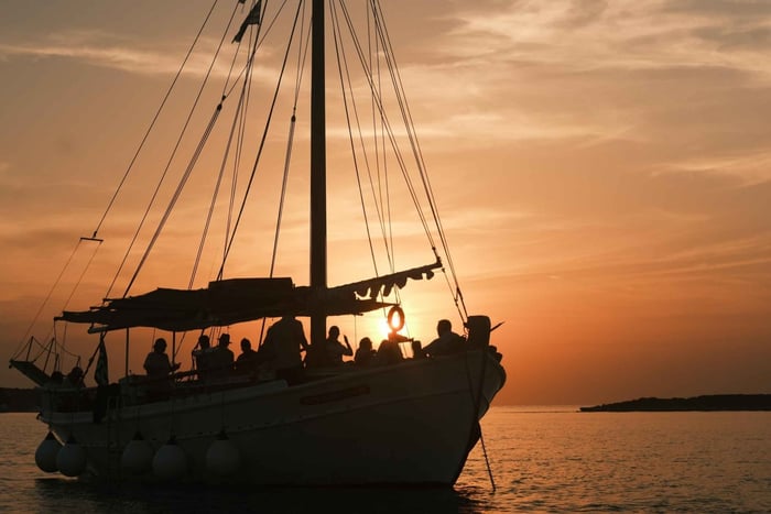Paros : excursion en bateau au coucher du soleil avec boissons non alcoolisées et vin local