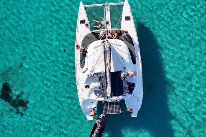 Privat katamaran-krydstogt Mykonos Delos med måltider og SUP
