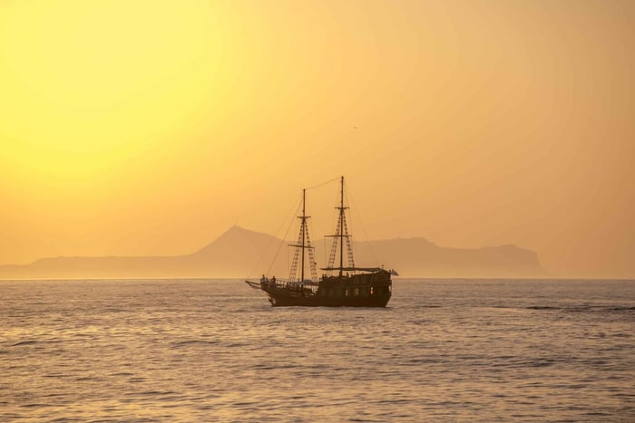 Rétino: paseo en barco al atardecer con bebida y refrigerio